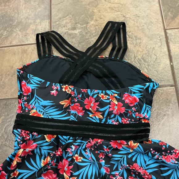 🔥3/$42 with FREE SHIPPING🔥 Floral Tankini Swimsuit with Black Bottoms - Picture 5 of 5